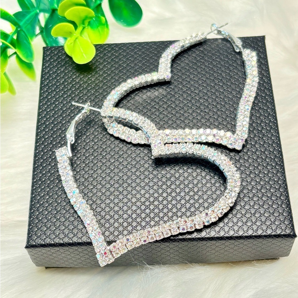 Sparkling Rhinestone‎ Heart Hoop Earrings - Picture 10 of 17